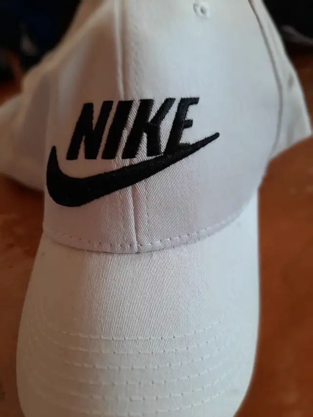 NEW YORK YANKEES BASEBALL CAP in Baseball & Softball in Muskoka - Image 4