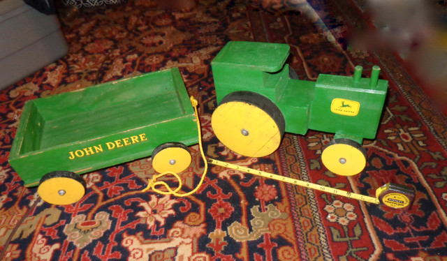 Vintage Hand made John Deere wooden Tractor and Hauler in Arts & Collectibles in Saskatoon