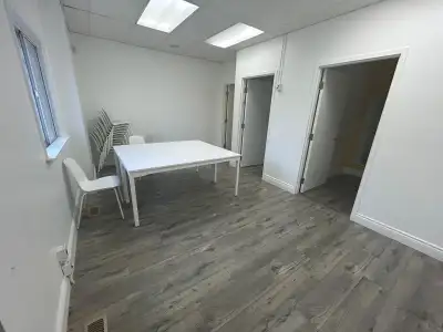 Discover this bright and functional office/retail space available for rent, perfect for businesses s...