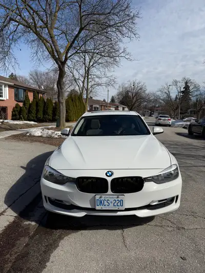 - 2013 BMW 320i Xdrive - NO ACCIDENTS - carfax available - pristine condition - premium leather seat...