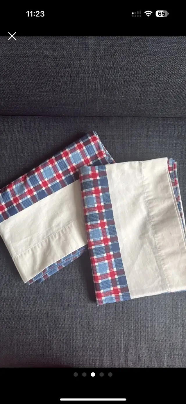 Bedding Set (Queen size) 3 pieces  in Bedding in City of Toronto - Image 4
