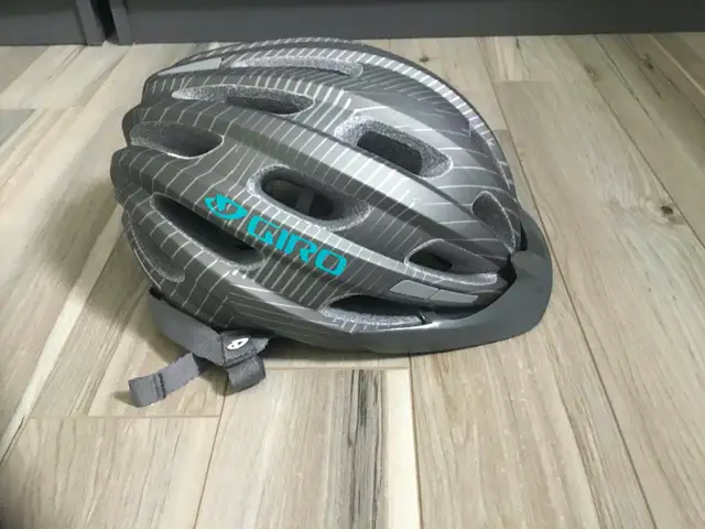 casque pour vélo, porter 3x,,,grandeur de 50 à 57 cm( giro) in Road in Lanaudière - Image 2