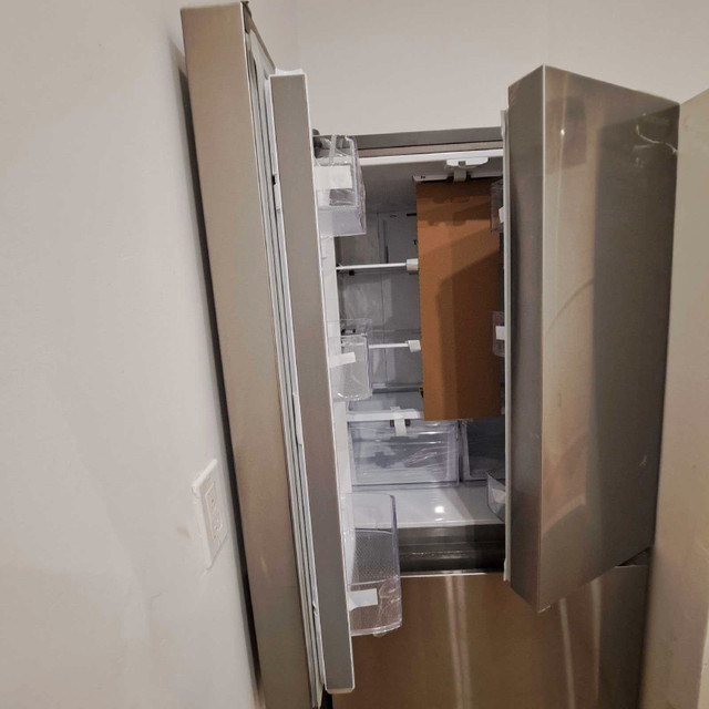 Samsung fridge, French door 33" x counter depth in Refrigerators in City of Toronto - Image 2
