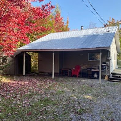 Beau, grand terrain avec chalet à vendre à Lambton, accès au lac dans Maisons à vendre  à St-Georges-de-Beauce