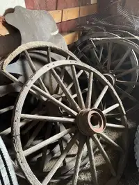 Wooden wagon wheels X2