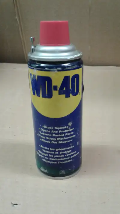 WD-40 AM/FM TRANSISTOR RADIO, View more
