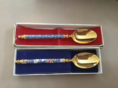 Beautiful Dutch teaspoons (2) One shades of blue and green One blue white burgundy and green Excelle...