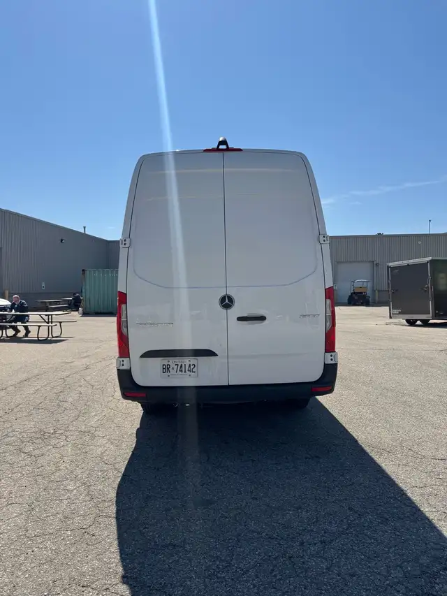 Delivery /Moving Services470945059319336961