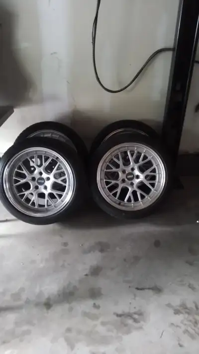 4 Esr rims and tires staggered fitment 18 in rims Bolt pattern 5x114.3 Altenzo tires less then a 100...