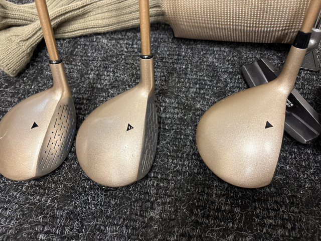 womens graphite right hand golf set dans Golf  à Laval/Rive Nord - Image 3