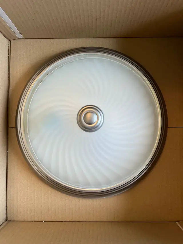 Flush Mount Ceiling Light Fixture in Indoor Lighting & Fans in Barrie - Image 2