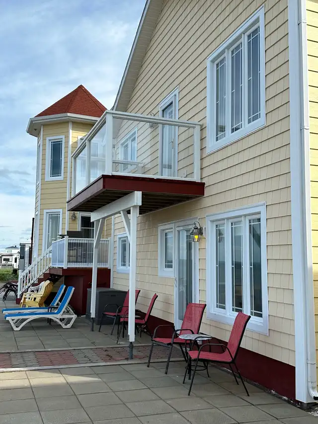 Disponible du 1ier juin au 29 juin et 16 août  au 31 août / 2025 in New Brunswick in Canada - Image 3