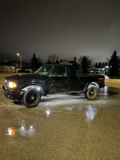 2010 Ford Ranger FX4 182,000kms -Manual Transmission -4.0L V6 -4x4 -Comes with Tonneau Cover, Line-X...