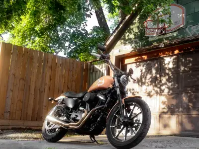 Original owner Harley-Davidson Sportster Iron 883 with 12,500 km. Always serviced and maintained at...