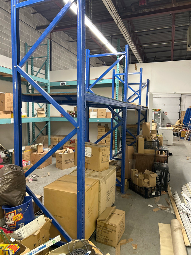 Soldes , Clearance Sale, dans Étagères et rayonnages industriels  à Ville de Montréal - Image 3