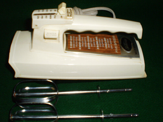 Kitchen Hand Mixer, Vintage '62 in Processors, Blenders & Juicers in City of Toronto