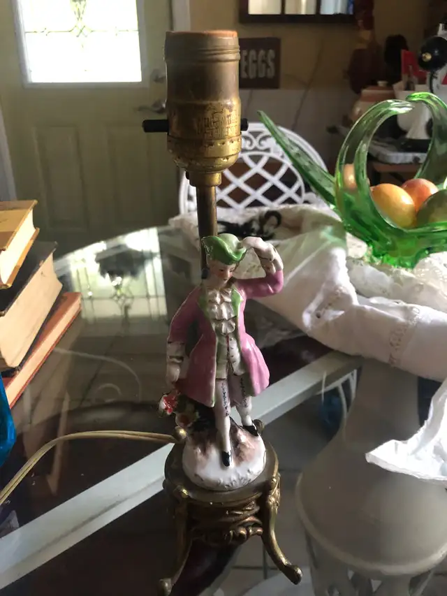 Lovely vintage table lamps in Indoor Lighting & Fans in Kitchener / Waterloo - Image 5