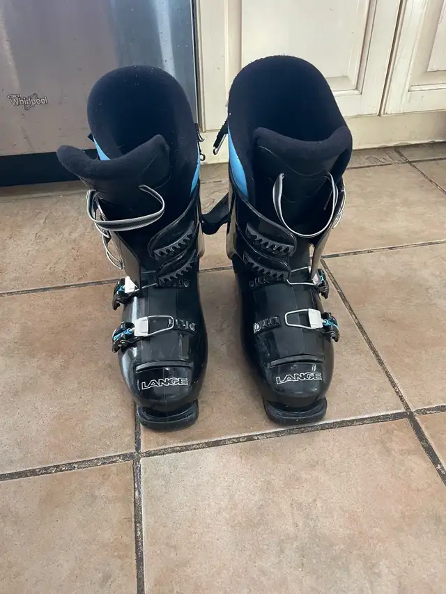 Lange ski boots / bottes de ski alpin ( youth size: 26.5) in Ski in City of Montréal - Image 3