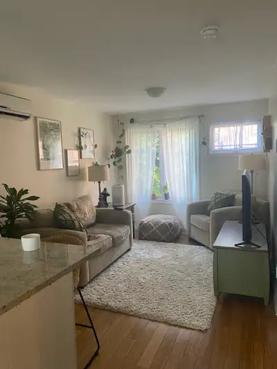 Mile End 31/2 Lease Transfer August 1st - 1262$