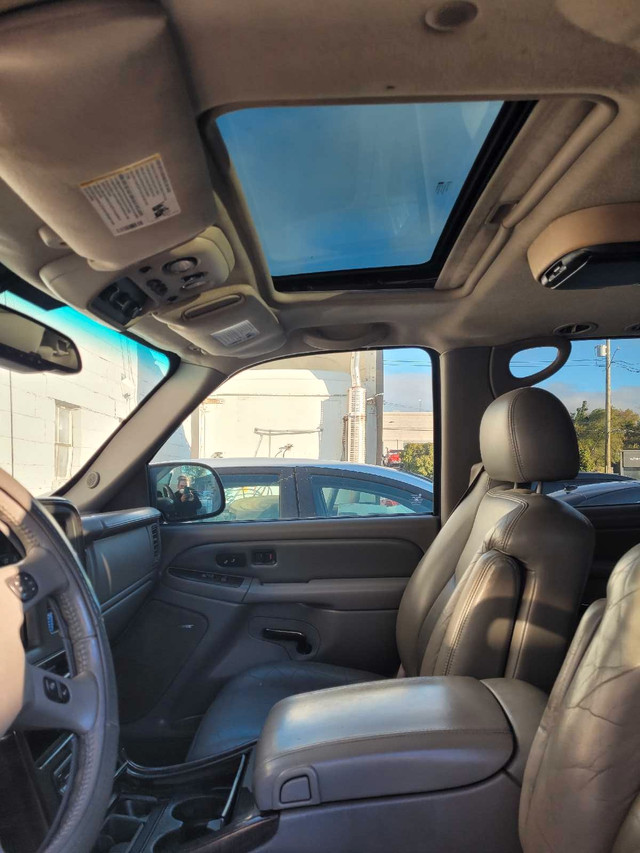 2004 Yukon Denali in Cars & Trucks in Barrie - Image 2