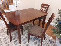 Dining table with an extention leave and 3 chears