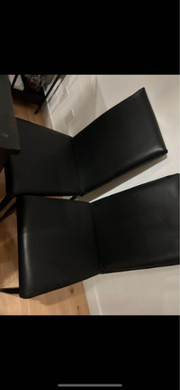 Chaises noires (2)/Black chaires (2)