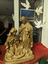 Beautiful gold sparkling Nativity Set about 15 in tall
