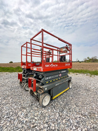 19' SKYJACK  SCISSOR LIFT  AVAILABLE FOR RENT - $150/DAY