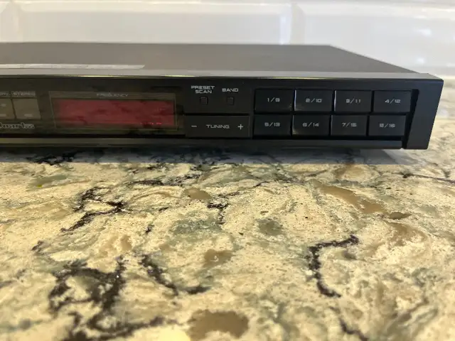 Akai tuner AT-A301 tuner in Stereo Systems & Home Theatre in Gatineau - Image 3