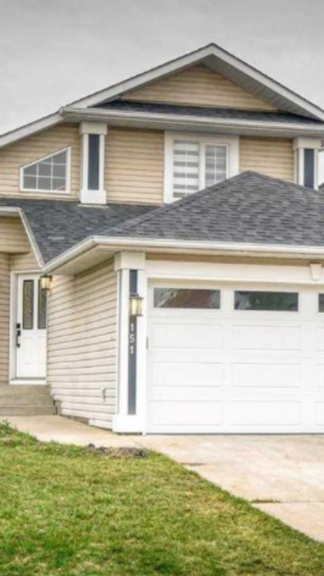 House for Rent in Douglasdale SE Calgary