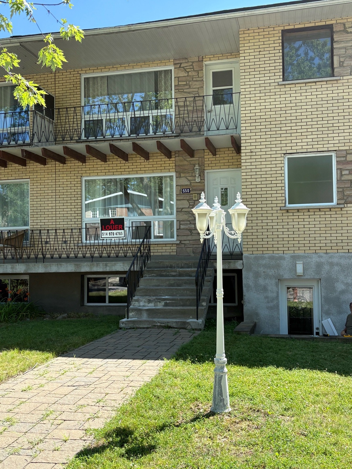 550 Rue le Royer — photo 1