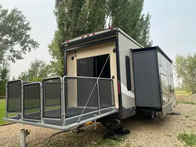 Great condition King bed , couch folds to a bed , outdoor kitchen , rear foldout patio Located Brook...