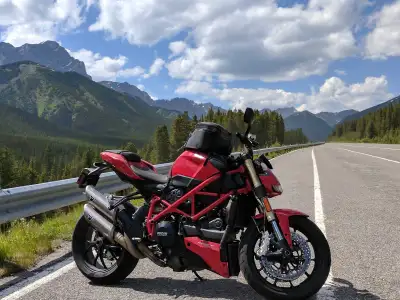2013 Ducati Streetfighter 848 63,xxx km and counting. Owned since new. $5,500 Oil and filter changed...