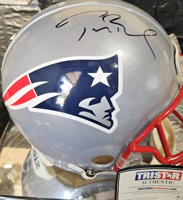 Tom Brady signed Patriots Helmet in Football in Markham / York Region - Image 2