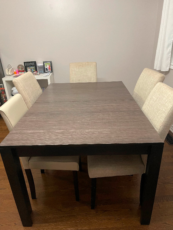 Dining table and chairs in Dining Tables & Sets in Ottawa - Image 3