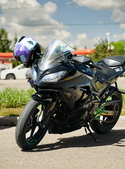 2014 Ninja 300 - Stunt Build Has 12 bar with an extra light strip on the back Full side cages & rear...