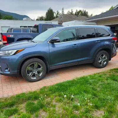 2017 Toyota Highlander Limted V6, 3.5 litres AWD. Fully loaded, leather seats, seats 7, tow package,...