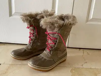 Sorel waterproof women's winter boots (NEW) size 8, View more
