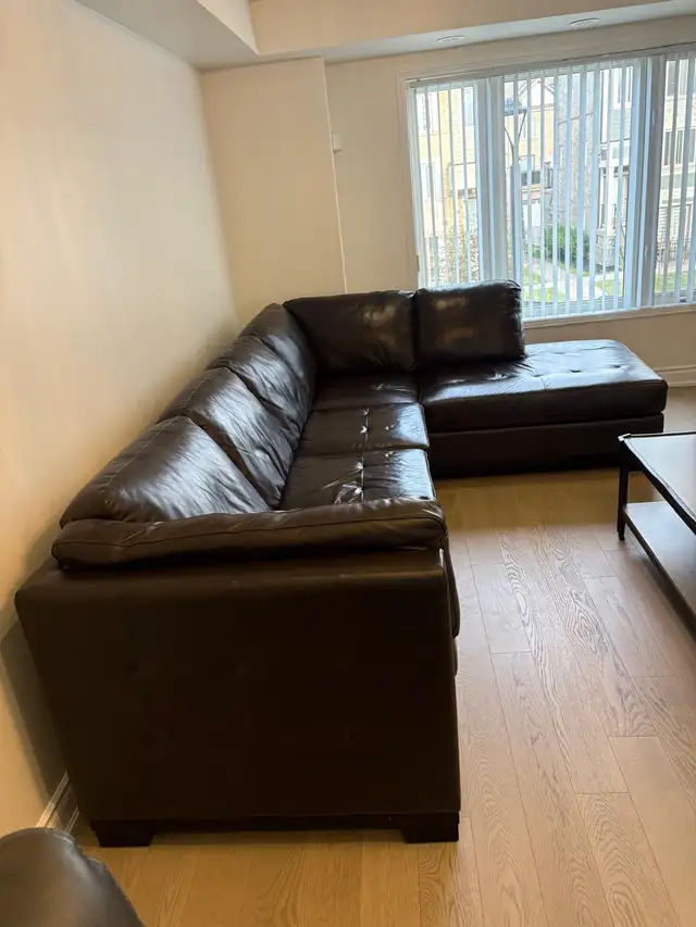 Leather Sectional in Couches & Futons in Mississauga / Peel Region - Image 3