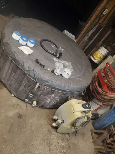 Used needs to be cleaned been in storage upgraded to a bigger one 600 obo