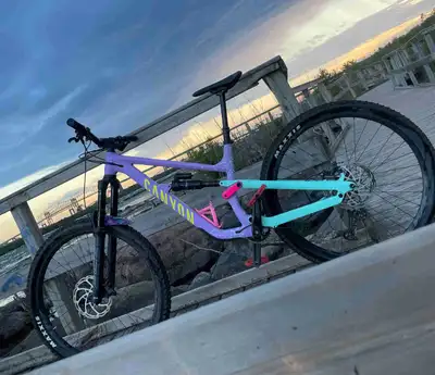 Canyon torque al 5 29 inch rims maxxis tires rockshox front and rear dropper seat post can deliver 3...