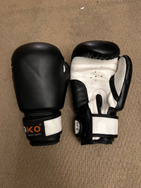Youth boxing gloves 