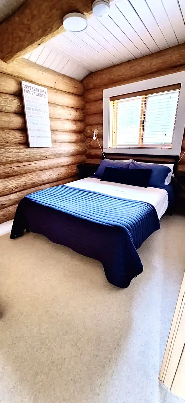 Stunning waterfront cabin on hidden gem of an island! in British Columbia in Canada - Image 4