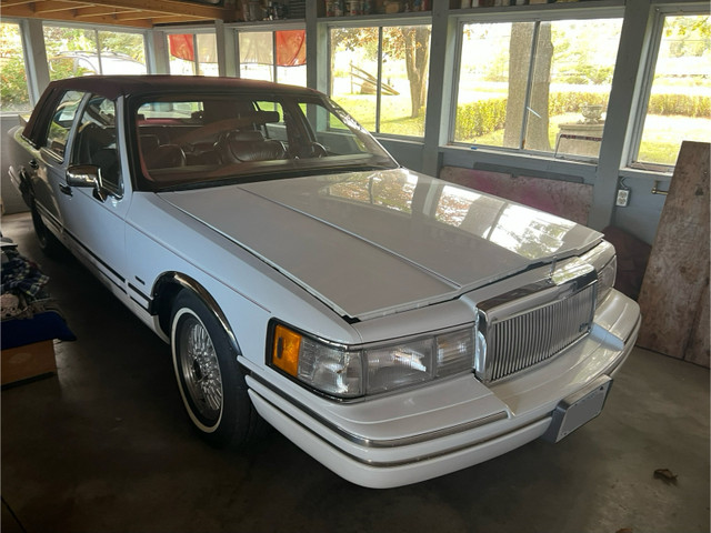 WANTED: 91 Lincoln Towncar Parts in Auto Body Parts in Mississauga / Peel Region