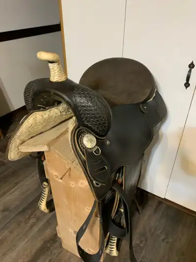 16” western saddle for sale •great condition •barely used at all and has sat indoors Serious inquiri...