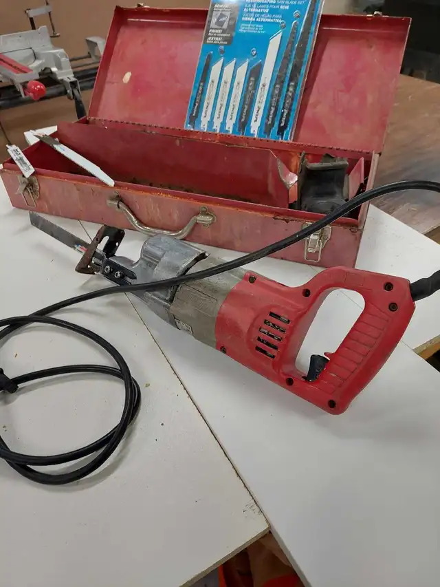 Milwaukee Sawzall in Power Tools in Kitchener / Waterloo - Image 4
