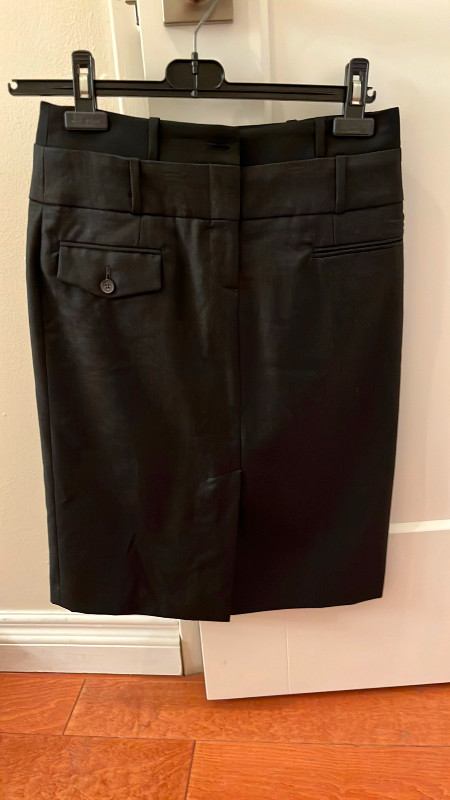 Ladies Joseph dark grey wool pencil skirt in Women's - Dresses & Skirts in City of Toronto - Image 2