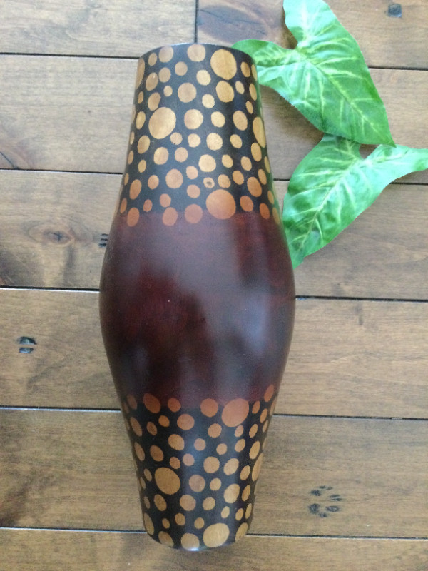 Handmade Wood Floor Vase in Other in Penticton - Image 3