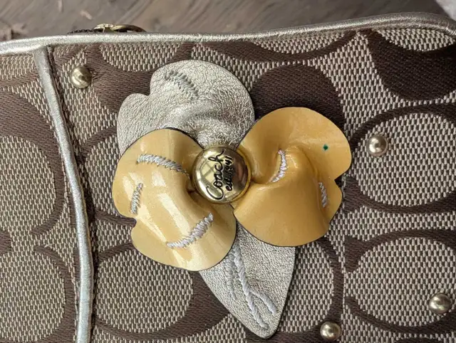 Vintage Coach mini bag in Women's - Bags & Wallets in City of Toronto - Image 4