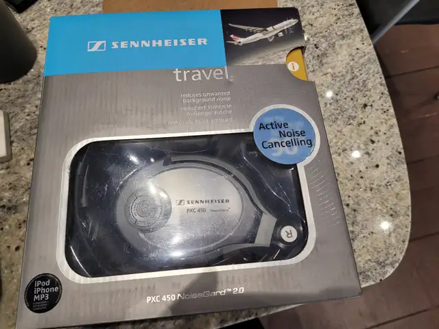 Sennheiser PXC 450 in Headphones in City of Montréal - Image 3